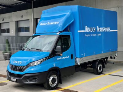 Frontalansicht - Transportfahrzeug