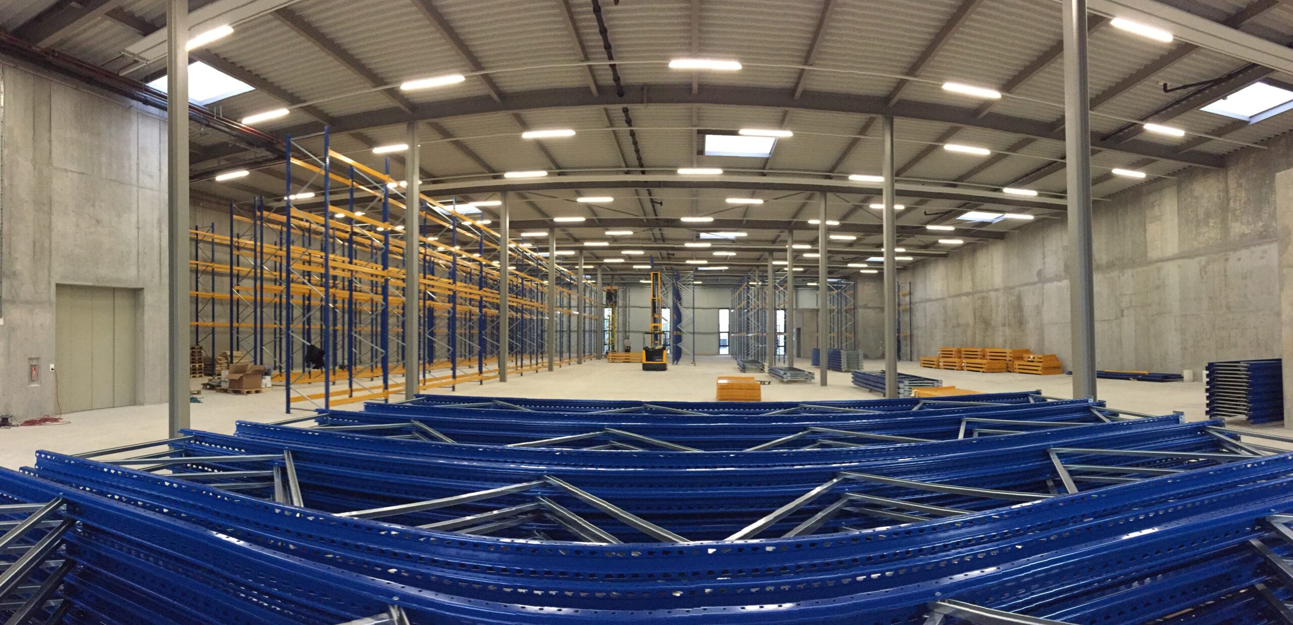 Lagerhalle vor Gestelleinbau